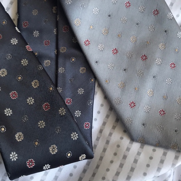 ๐ 10/$10 ๐ Gray Tie with flowers 3โ THE SOVEREIGN Tailored by BARRY - Picture 4 of 14